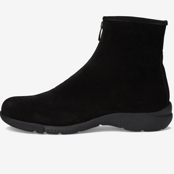 🌹LA CANADIENNE🌹 Lavender Black Ankle Boot Size: 5M - Picture 2 of 15